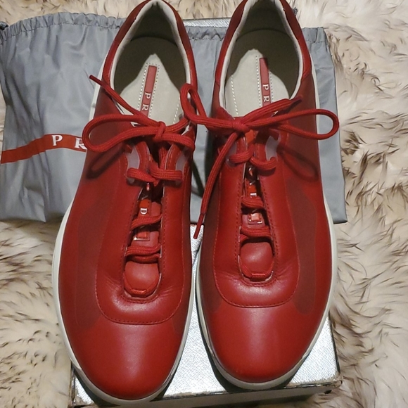 Authentic Men Prada Sneakers w Box & Travel bag - Picture 2 of 10